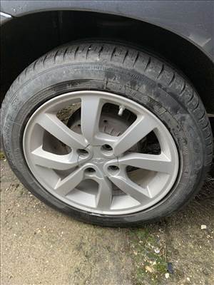 Gyári Lada Alufelni Granta Kalina R15 Jó állapotú Gumival