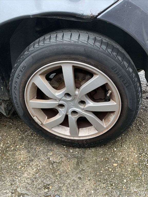 Gyári Lada Alufelni Granta Kalina R15 Jó állapotú Gumival 2. kép