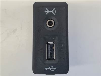 Volkswagen Golf VII USB aljzat (26920) 5g0035222f