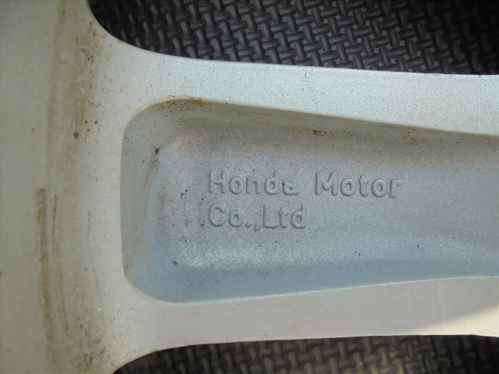 16-os Honda gyári alufelni újszerű állapotban eladó 6. kép