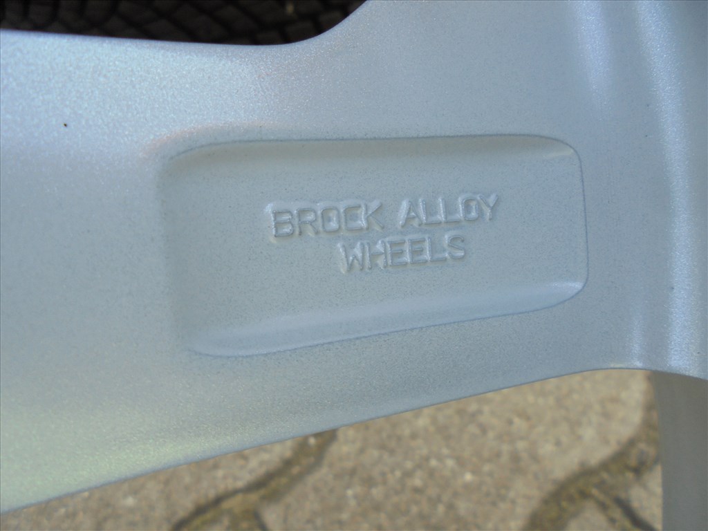 Új Renault Megane E gyári 18-as 5 x 114.3-as Téli kerék garnitúra eladó 5. kép