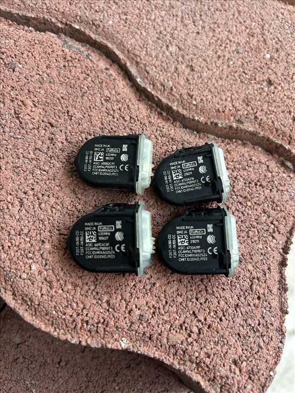 GYARI FORD TPMS guminyomás szenzor 4db újszerű 1. kép