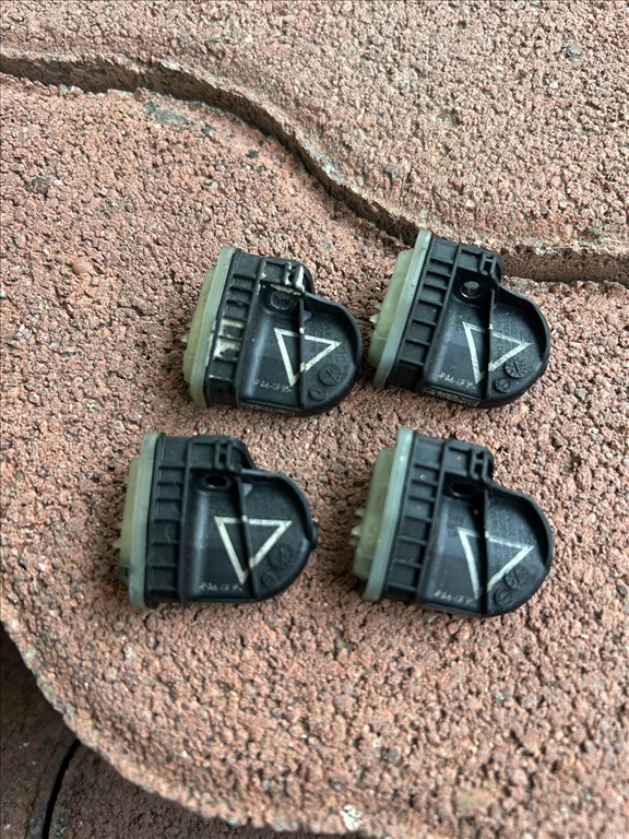 GYARI FORD TPMS guminyomás szenzor 4db újszerű 2. kép