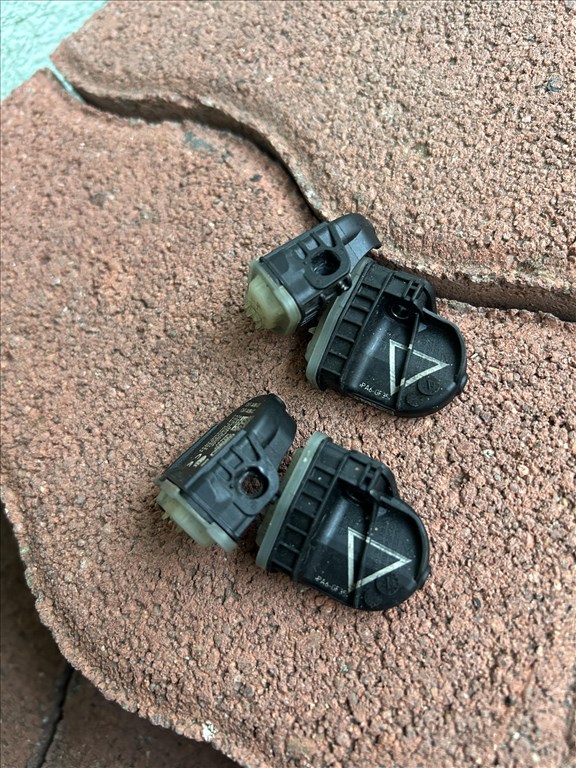 GYARI FORD TPMS guminyomás szenzor 4db újszerű 3. kép