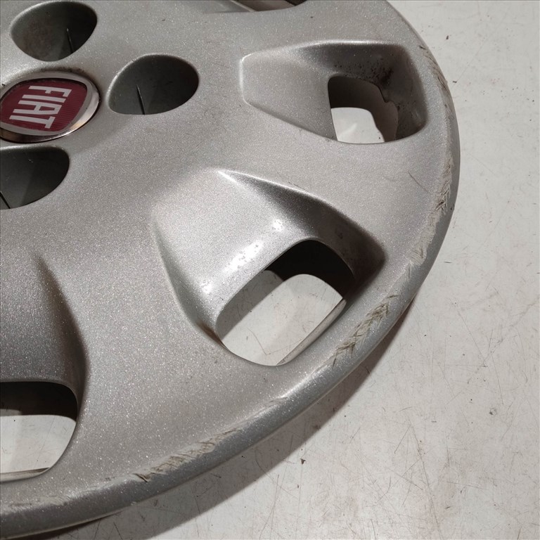 207827 Fiat Punto II.III. 13"-os dísztárcsa a képen látható állapotban 735521567 2. kép