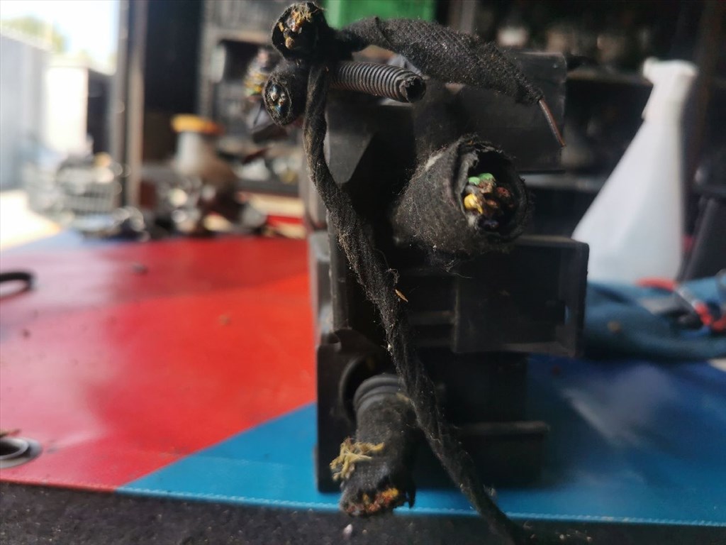 Opel Astra J 1.7 CDTI OPEL ASTRA J Biztosítéktábla Doboz  13302321 2. kép