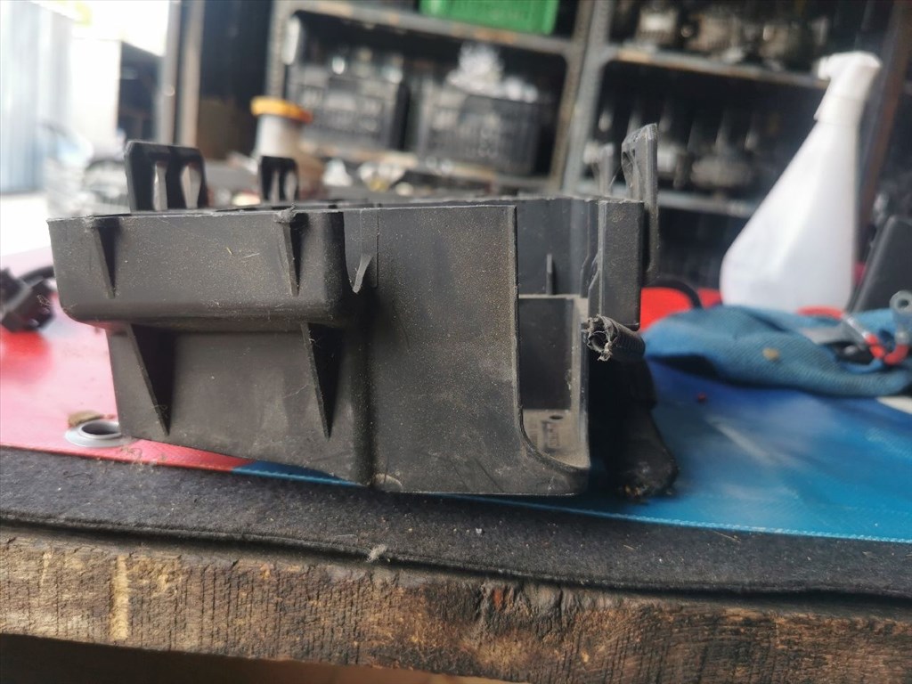 Opel Astra J 1.7 CDTI OPEL ASTRA J Biztosítéktábla Doboz  13302321 4. kép