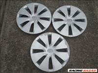 2db Toyota 16-os gyári használt dísztárcsa, a 3.-nak 1 füle hiányzik ajándék. 5600ft a 2db.