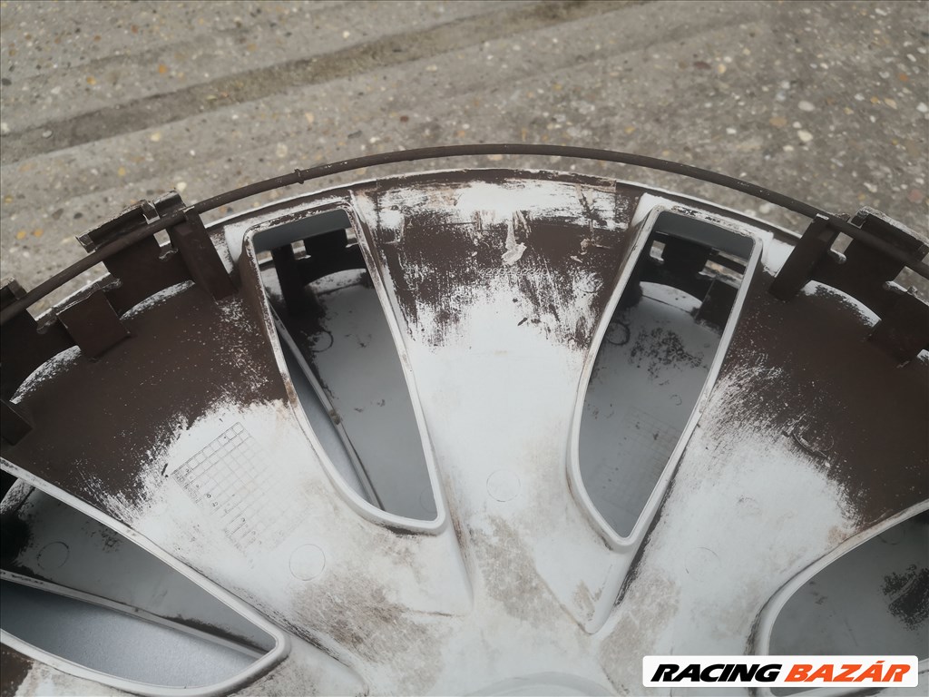 2db Toyota 16-os gyári használt dísztárcsa, a 3.-nak 1 füle hiányzik ajándék. 5600ft a 2db. 5. kép