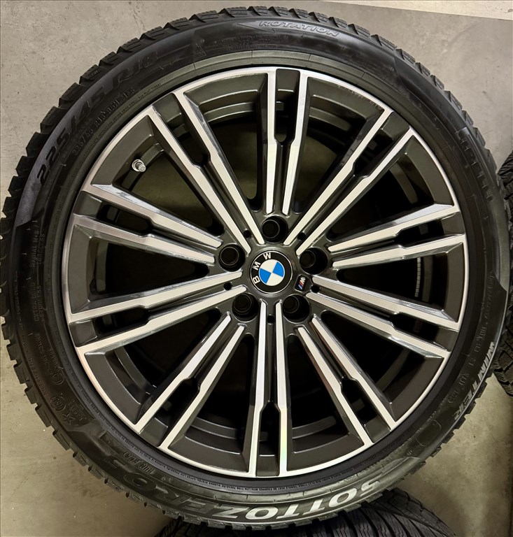  5x112 lyukosztású 18" újszerű (gyári felni) alufelni, rajta 225/45 újszerű Pirelli téli gumi gumi  1. kép