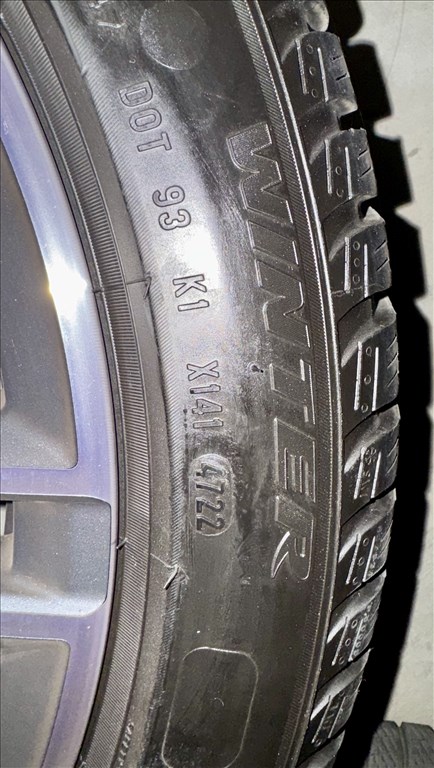  5x112 lyukosztású 18" újszerű (gyári felni) alufelni, rajta 225/45 újszerű Pirelli téli gumi gumi  5. kép