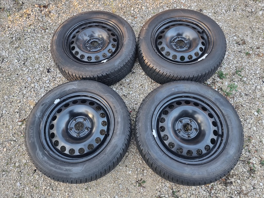  16" újszerű lemezfelni, rajta 205/60 újszerű Sava téli gumi gumi  1. kép