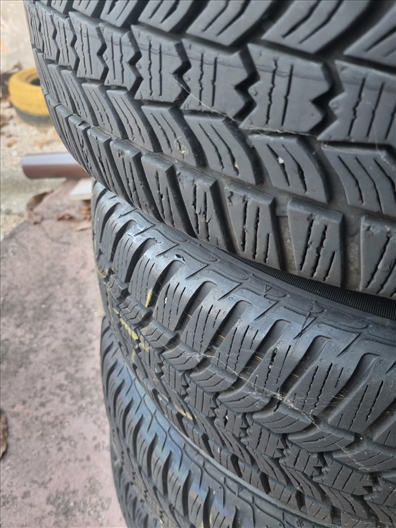  16" újszerű lemezfelni, rajta 205/60 újszerű Sava téli gumi gumi  9. kép