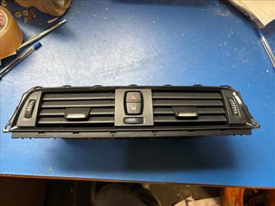 BMW 3 F30-F35 Középső Szellőző 921855215