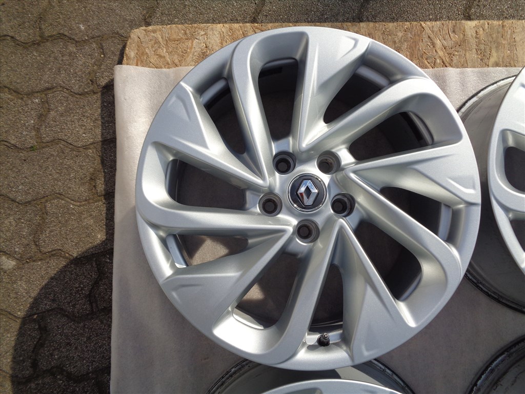 Renault Gyári alufelni 18-as, 5×114.3-as, szenzorral újszerűen eladó. 2. kép
