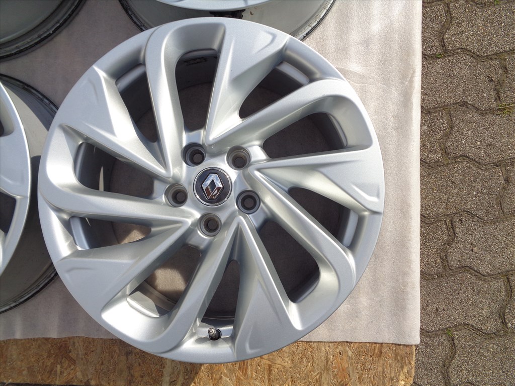 Renault Gyári alufelni 18-as, 5×114.3-as, szenzorral újszerűen eladó. 5. kép