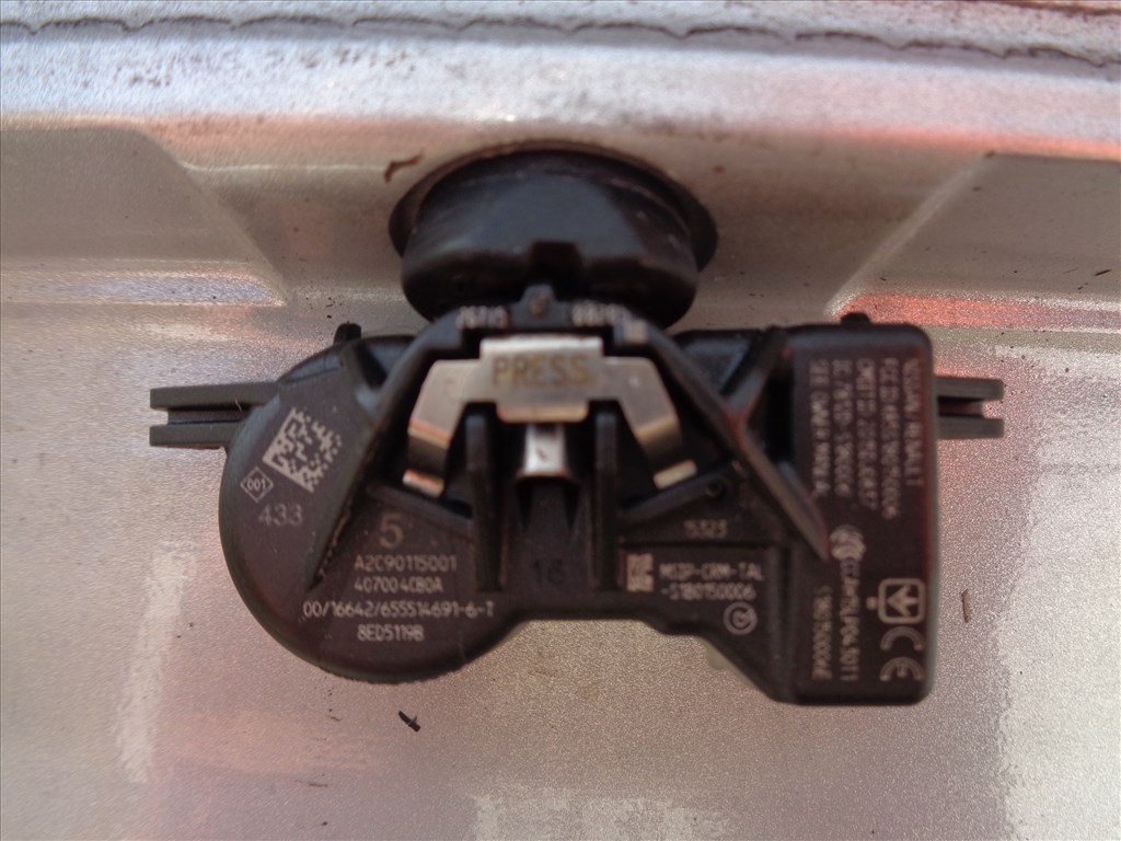 Renault Gyári alufelni 18-as, 5×114.3-as, szenzorral újszerűen eladó. 10. kép