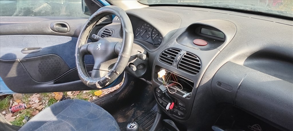 Peugeot 206 bontott alkatrészei 8. kép