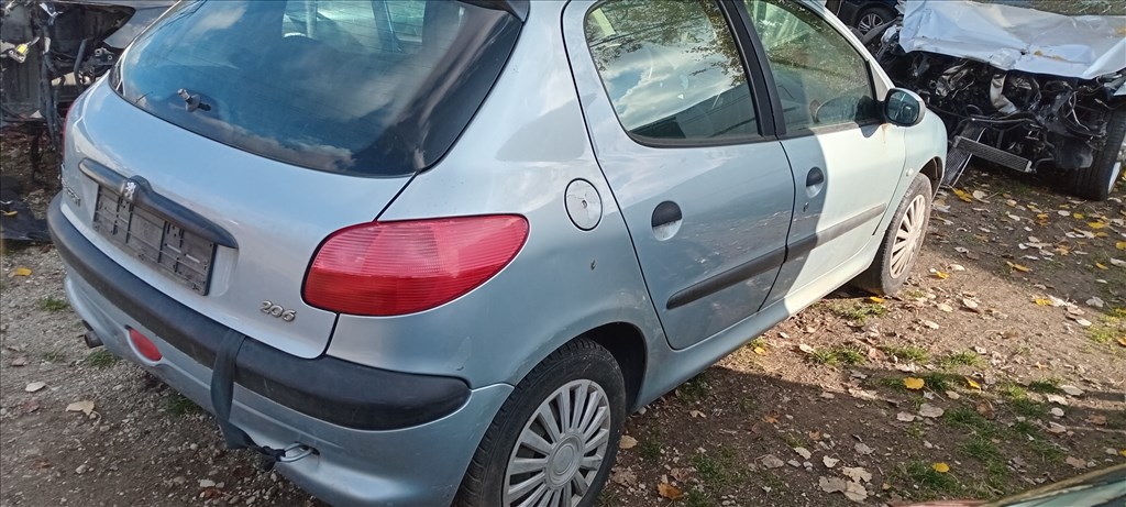 Peugeot 206 bontott alkatrészei 14. kép