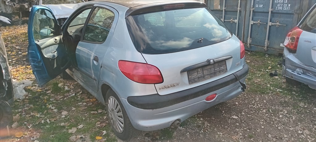Peugeot 206 bontott alkatrészei 16. kép