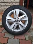  VW 16" újszerű (gyári felni) alufelni, rajta 205/55 újszerű Vredestein téli gumikkal.