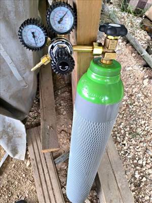 Elado co palack kevert gáz corgon tele töltve 38eft,2035 ig érvényes.