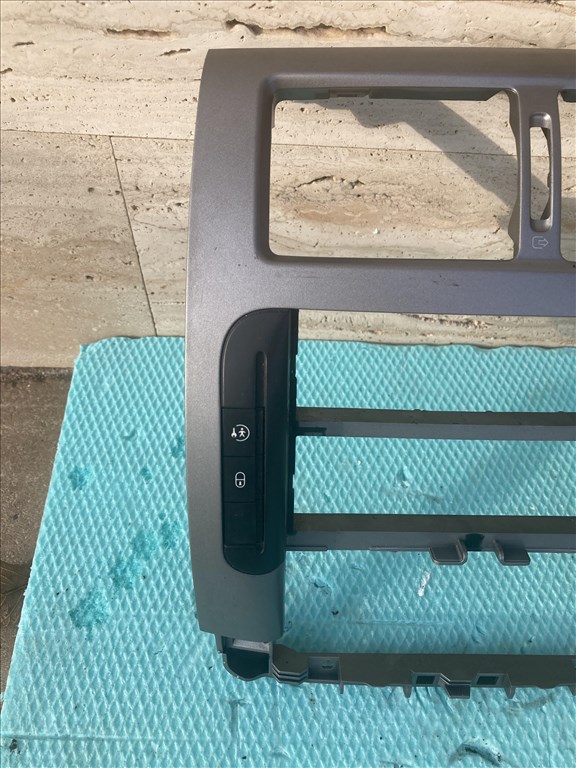 Citroën Jumpy II Citroen Jumpy Peugeot Expert rádió beépítő keret ( 2. kép