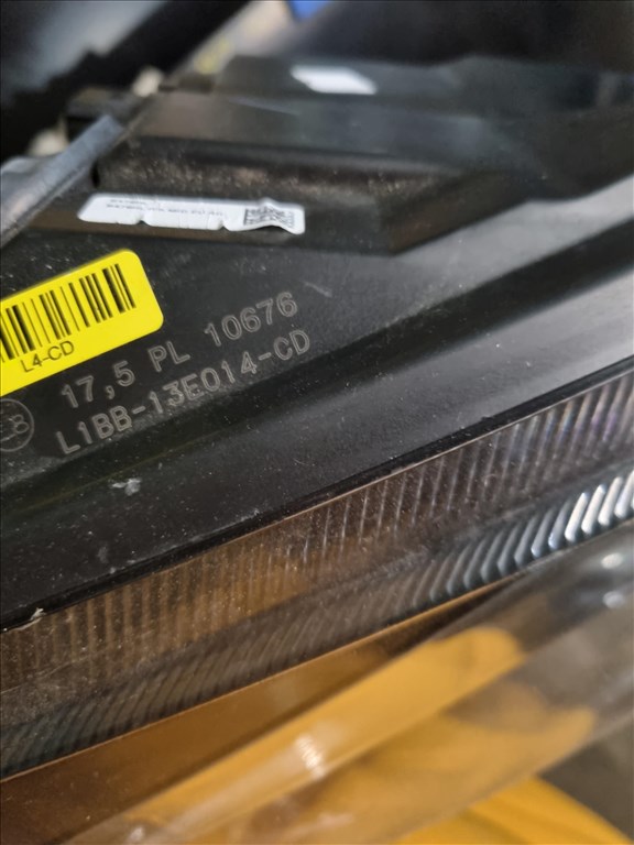 Ford Fiesta Jobb első fényszóró L1BB-13E014-CD 2. kép