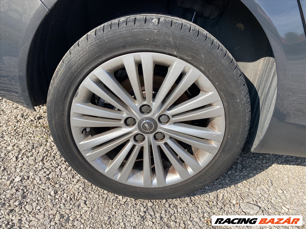 Opel Insignia A 1.6 T sport fenik: 245/45 R18 96W használt Hankook nyári gumik, 1 felni sérült 4. kép