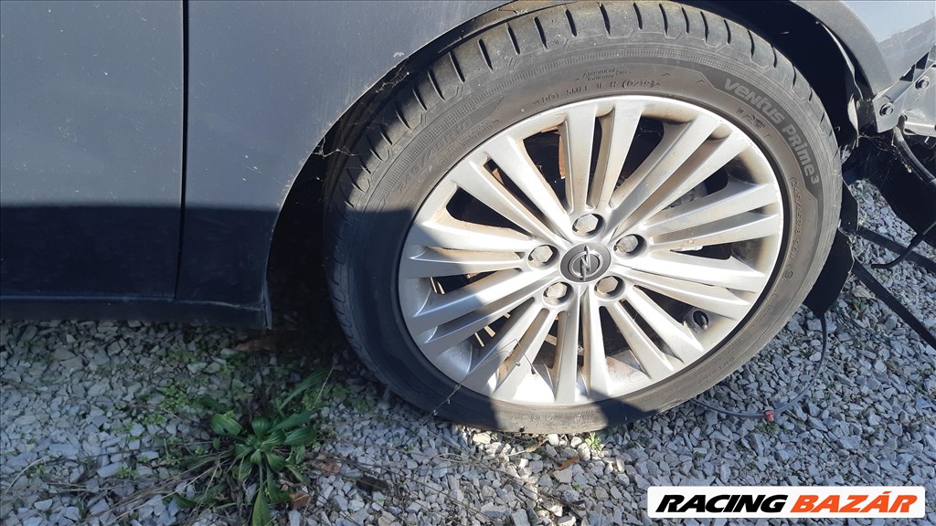  Opel Insignia A 1.6 T sport fenik: 245/45 R18 96W használt Hankook nyári gumik, 1 felni sérült 2. kép