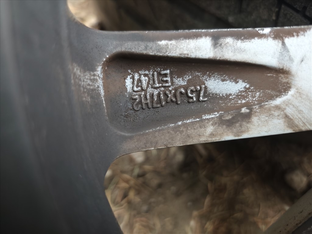 VW Passat B6 b7 5x112 lyukosztású 17" használt (gyári felni) alufelni, rajta kopott gumi  6. kép