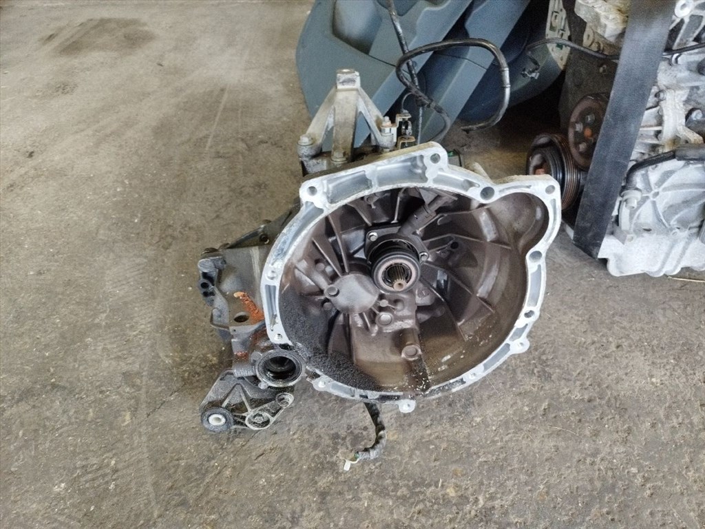 Ford C-Max / Focus 3 1.6 Ti-VCT 2011- AV6R7002BG kódú sebességváltó (5 seb.) 1. kép