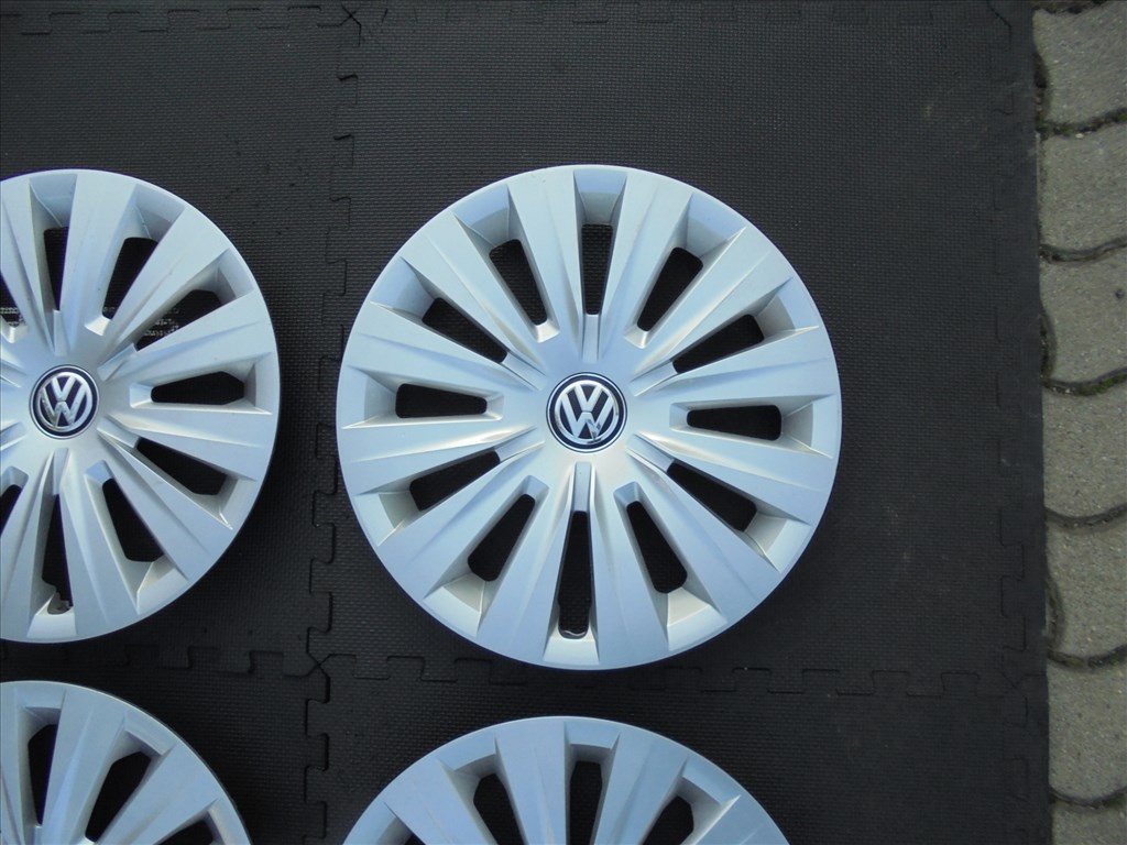 Újszerű 15-ös gyári Vw dísztárcsa szett eladó  4. kép