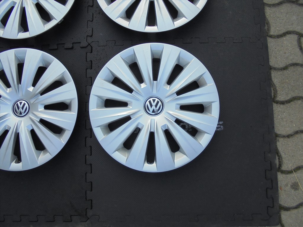 Újszerű 15-ös gyári Vw dísztárcsa szett eladó  5. kép