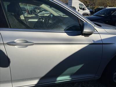 Volkswagen Passat B8 jobb első ajtó LA7W