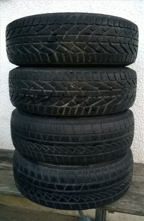 Eladó 4db 15-ös 4x108-as Peugeot-Citroen lemezfelni 195 65r15 téli gumival 2. kép