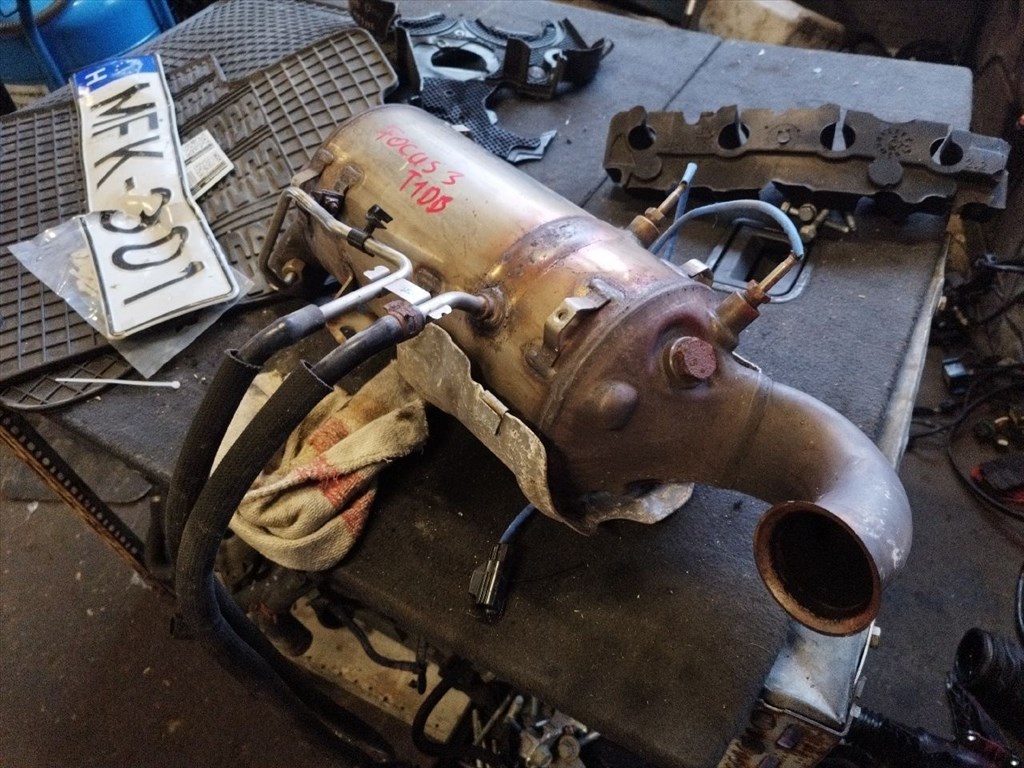 Ford Focus 3 1.6 TDCi 2011- T1DB részecskeszűrő av615h270pa 2. kép