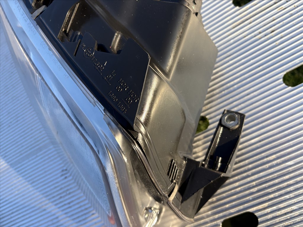 Volkswagen Passat B5 jobb első halogén fényszóró  3. kép