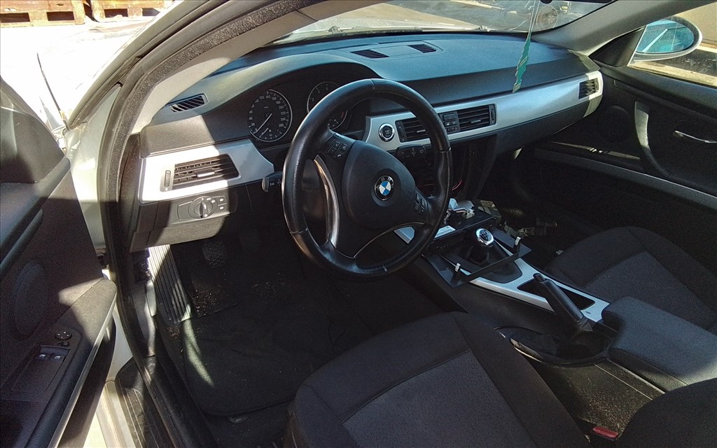 BMW 320 (E90, E91, E92, E93) bontott alkatrészei 4. kép