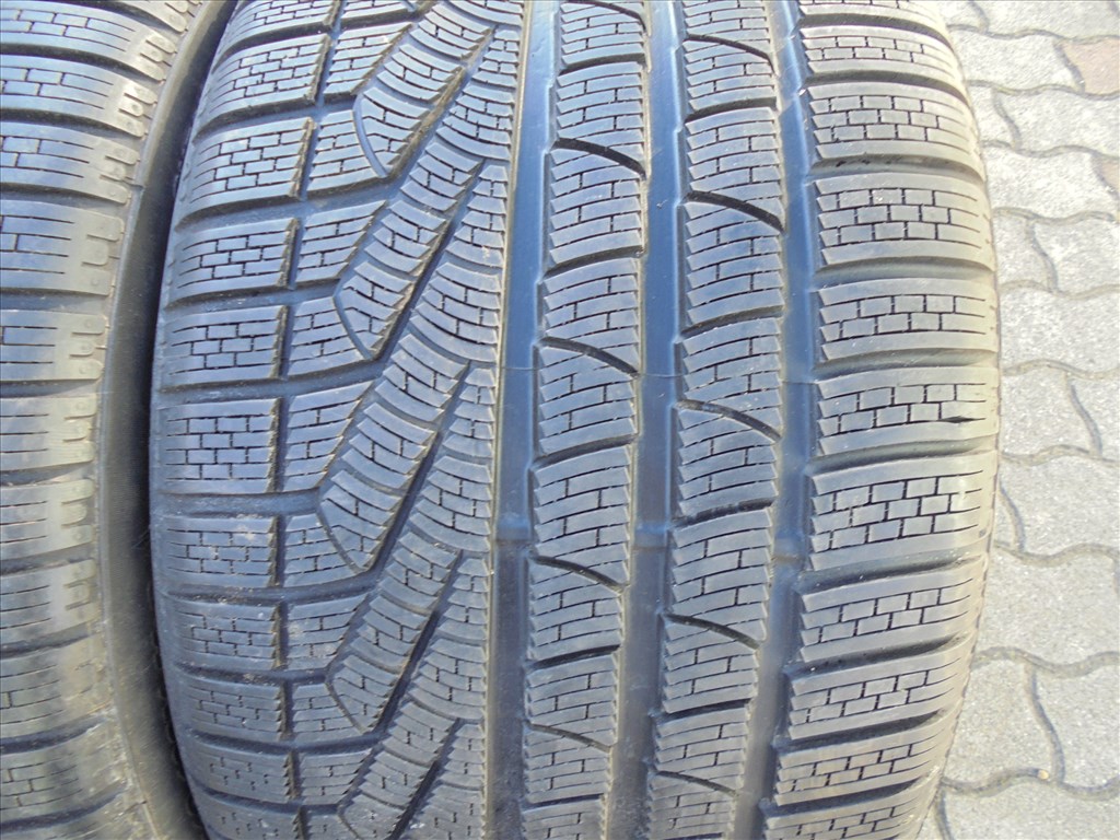 295/35 R 19" új" Pirelli téli gumi eladó 2. kép