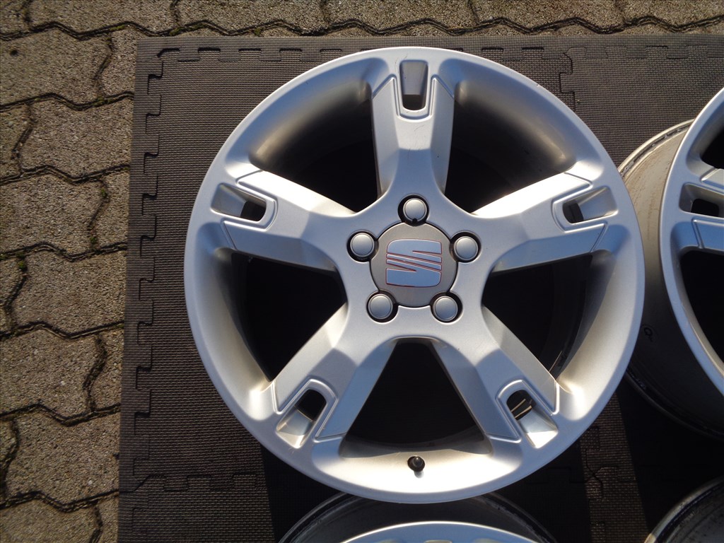 Seat gyári alufelni 17-es, 5×112-es osztóval szép állapotban eladó.  2. kép