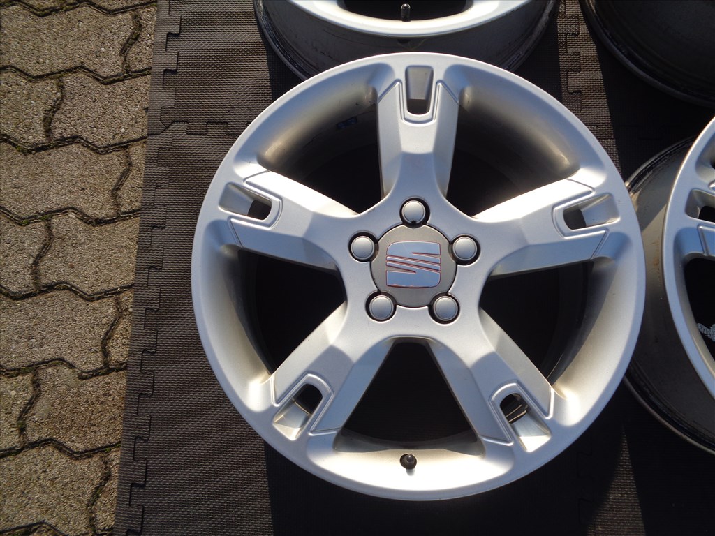 Seat gyári alufelni 17-es, 5×112-es osztóval szép állapotban eladó.  3. kép