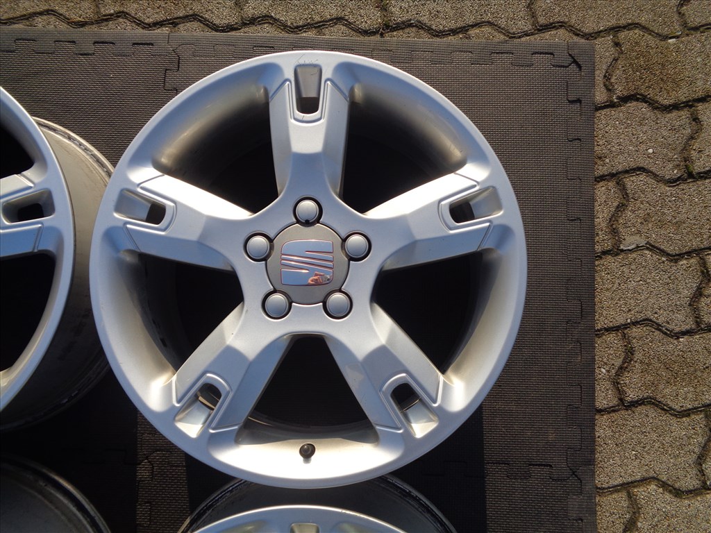 Seat gyári alufelni 17-es, 5×112-es osztóval szép állapotban eladó.  4. kép