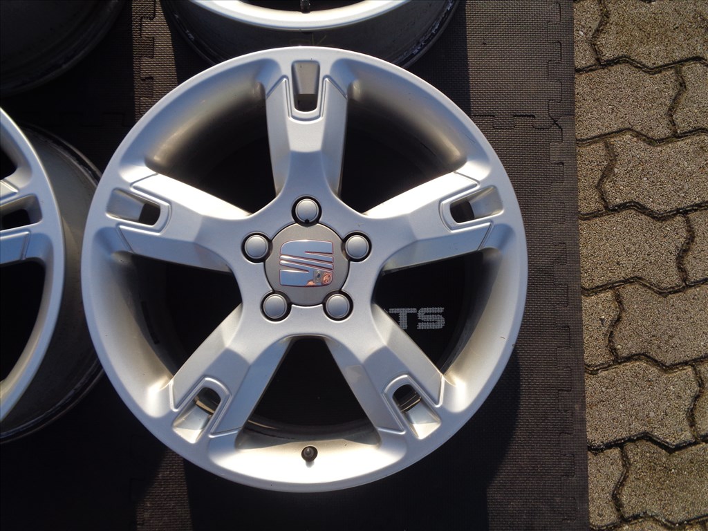 Seat gyári alufelni 17-es, 5×112-es osztóval szép állapotban eladó.  5. kép