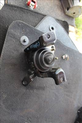 Toyota Corolla E12 2006  motortartó bak