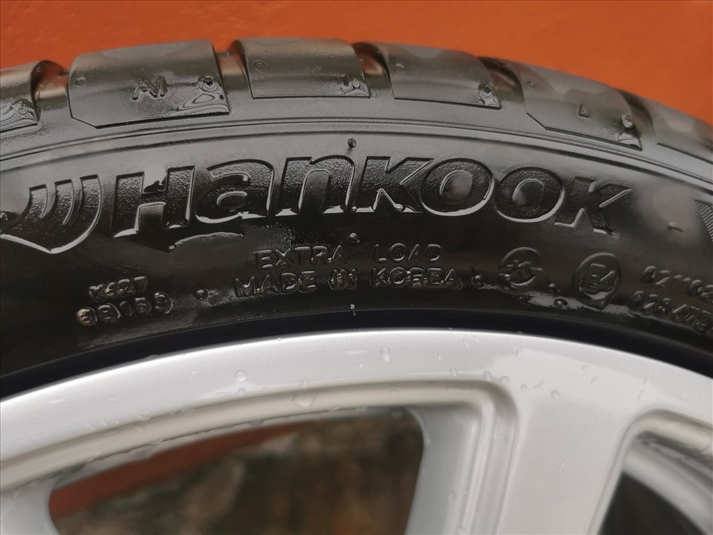  5x112 lyukosztású 20" újszerű (gyári felni) alufelni, rajta 275/35 újszerű Hankook nyári gumi gumi  4. kép