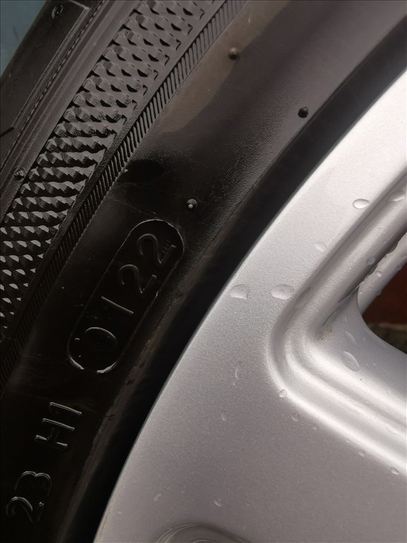  5x112 lyukosztású 20" újszerű (gyári felni) alufelni, rajta 275/35 újszerű Hankook nyári gumi gumi  8. kép