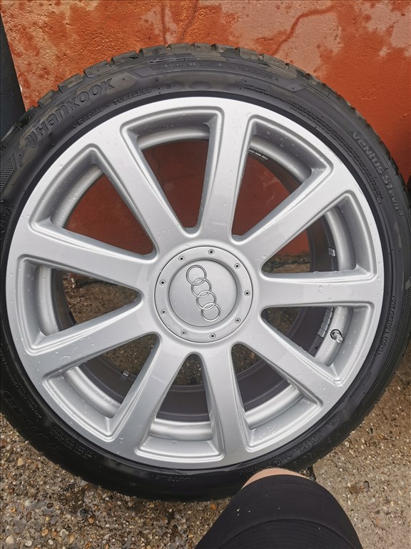  5x112 lyukosztású 20" újszerű (gyári felni) alufelni, rajta 275/35 újszerű Hankook nyári gumi gumi  9. kép