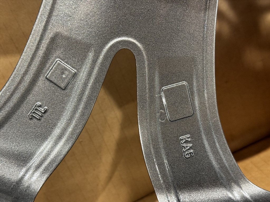 R20 Original Mercedes 8J ET43 - A238 401 0100 / a2384010100 1db felni alufelni 6. kép