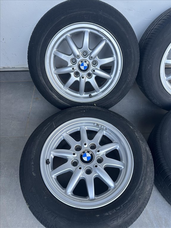  5x120 lyukosztású 15" használt alufelni, rajta 205/60 használt nyári gumi gumi  2. kép